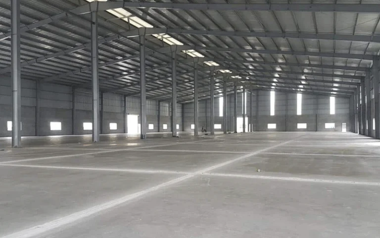 cac yeu to anh huong den chi phi thi cong dieu hoa nha xuong