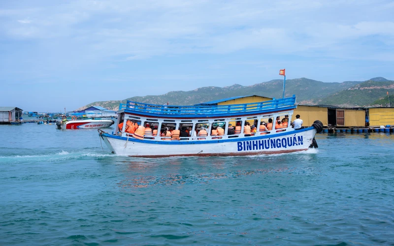 Khám phá vẻ đẹp Bình Hưng bằng Cano