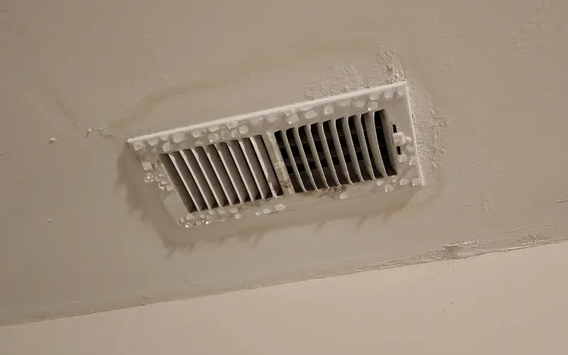 Tại sao cửa gió điều hòa âm trần thường xuất hiện đọng sương?